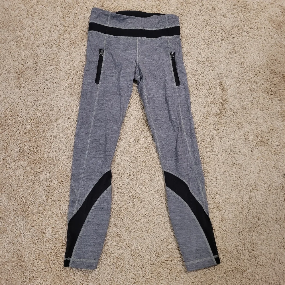 Lululemon Inspire Tight‎ II Heathered  Gray Black Crop Leggings Size 4 Zippers